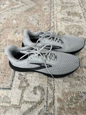 Brooks Men's Anthem 6 Medium Width Running Shoes, Size 10 - Grey & Black